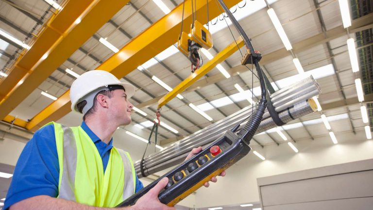 Paranco elettrico o manuale? Scopriamo le differenze