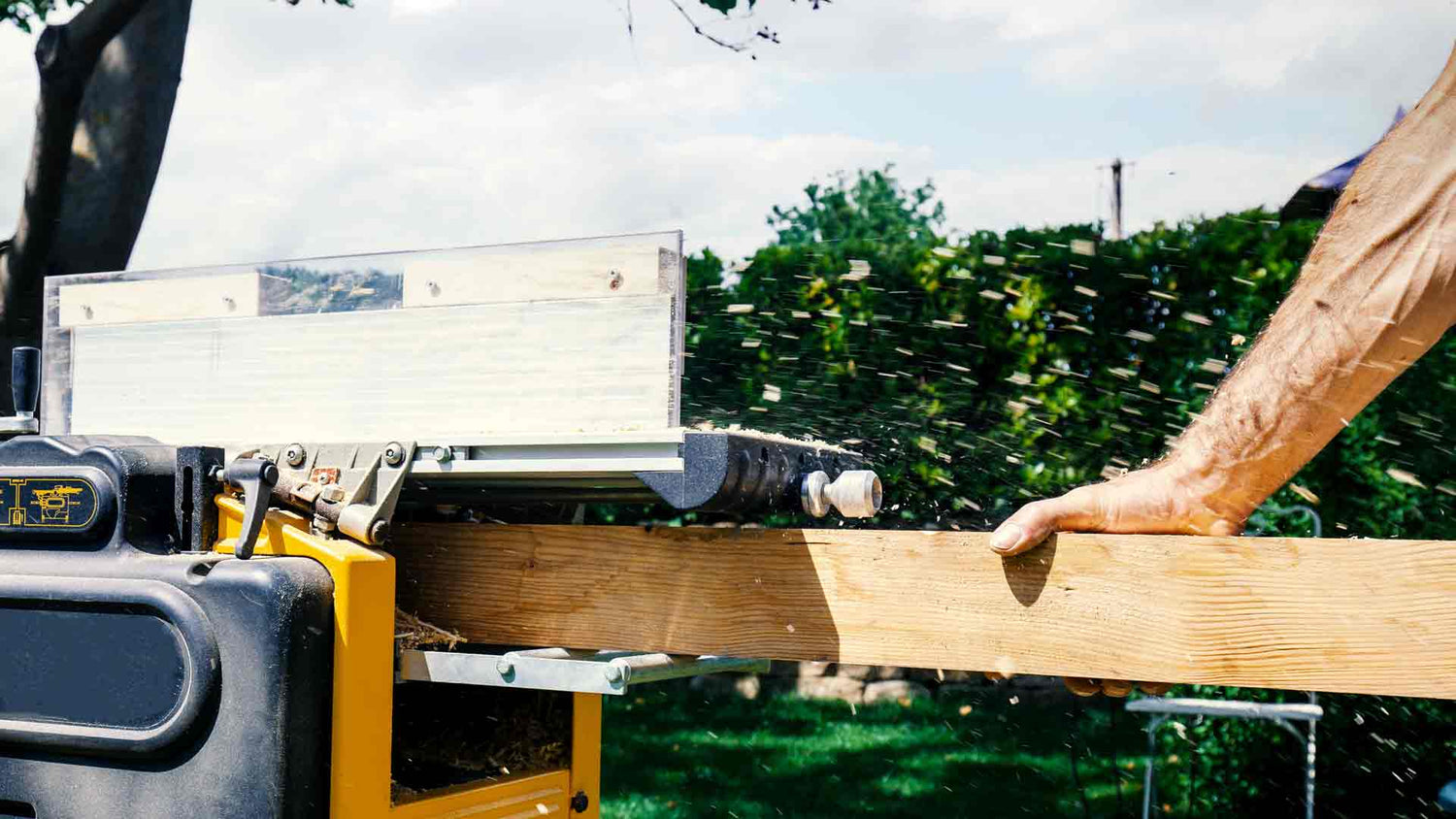 Piallatrice a filo e spessore: quali differenze?