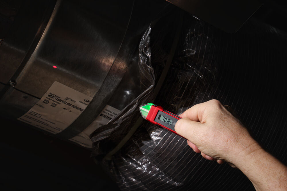 Milwaukee 2225-20 - Cercafase con termometro laser CAT IV
