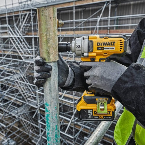Avvitatore ad impulsi 1/2" 18V 5Ah  Dewalt DCF894