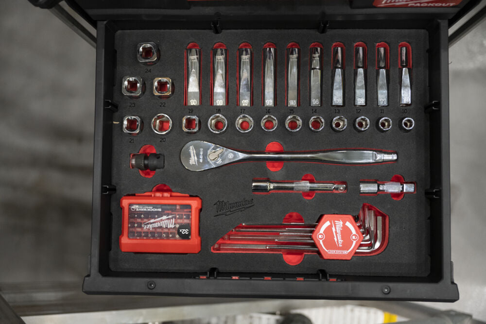 Milwaukee 4932480716 - Set cricchetto e bussole 1/2" in termoformato Packout - 70 pezzi