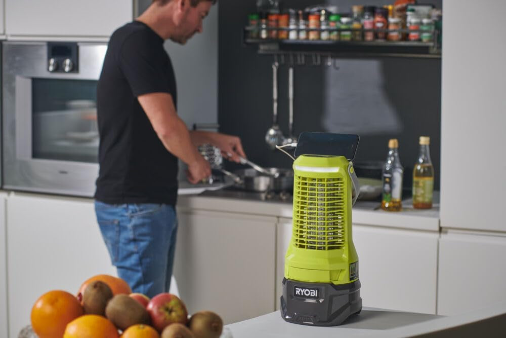 Ryobi RY18BZA-0 - Lanterna insetticida a batteria 18V - solo corpo 