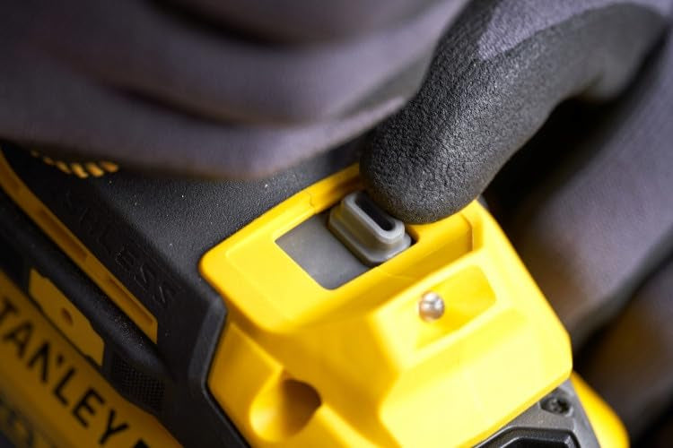 Stanley SFMCF940M1-QW - Avvitatore a impulsi a batteria da 18 V, 1 batteria da 4,0 Ah - in borsa