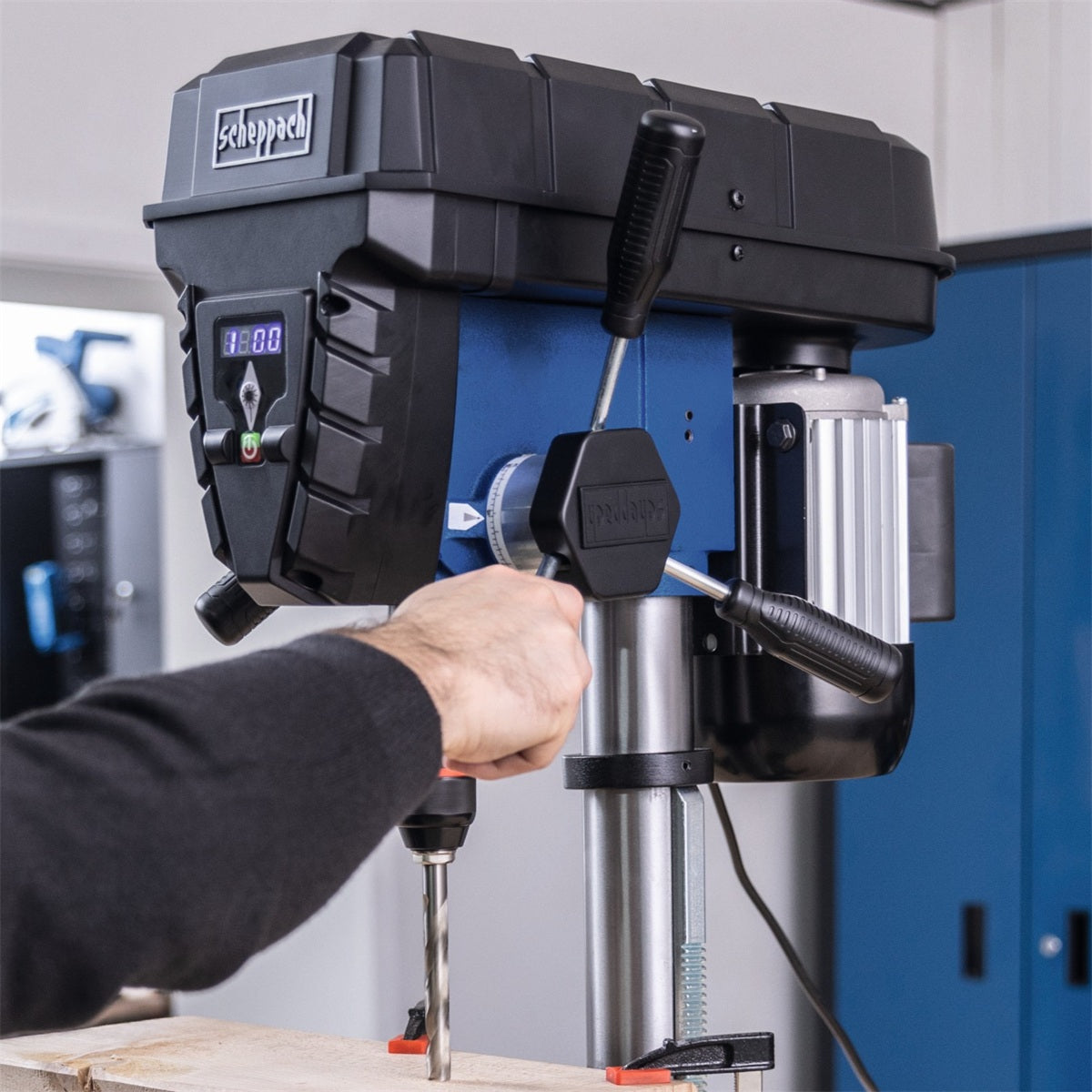 Scheppach TBM250Vario - Trapano a colonna con variatore di velocità