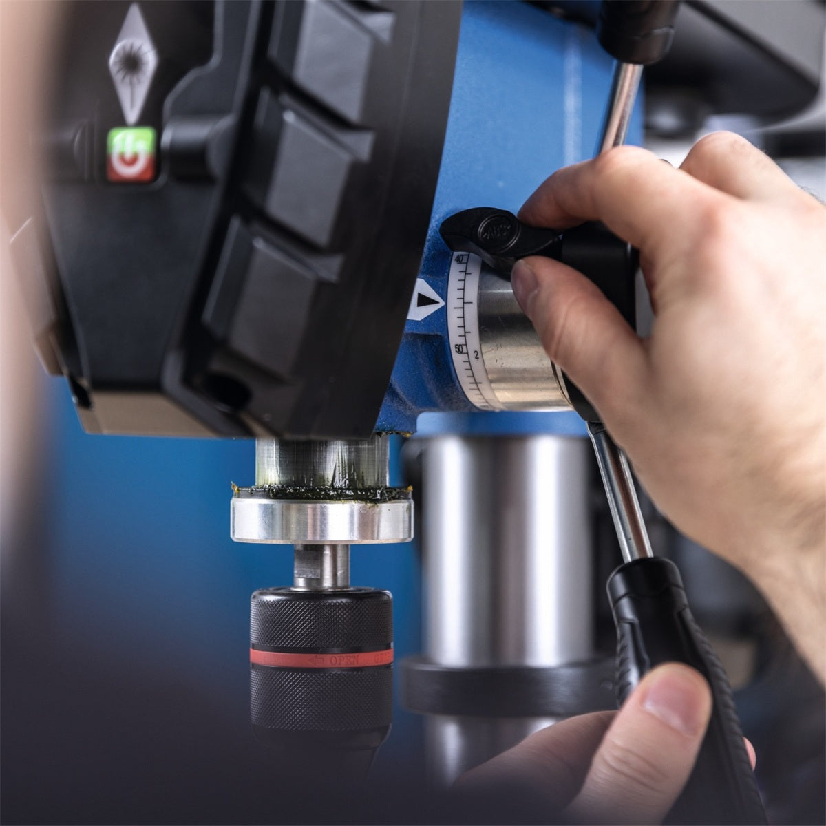 Scheppach TBM250Vario - Trapano a colonna con variatore di velocità