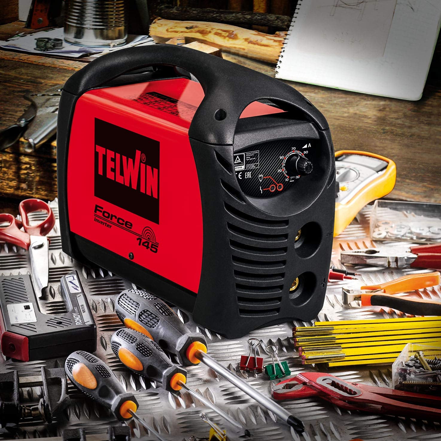 Saldatrice inverter Telwin Force 145 - Valigetta e accessori con OMAGGIO