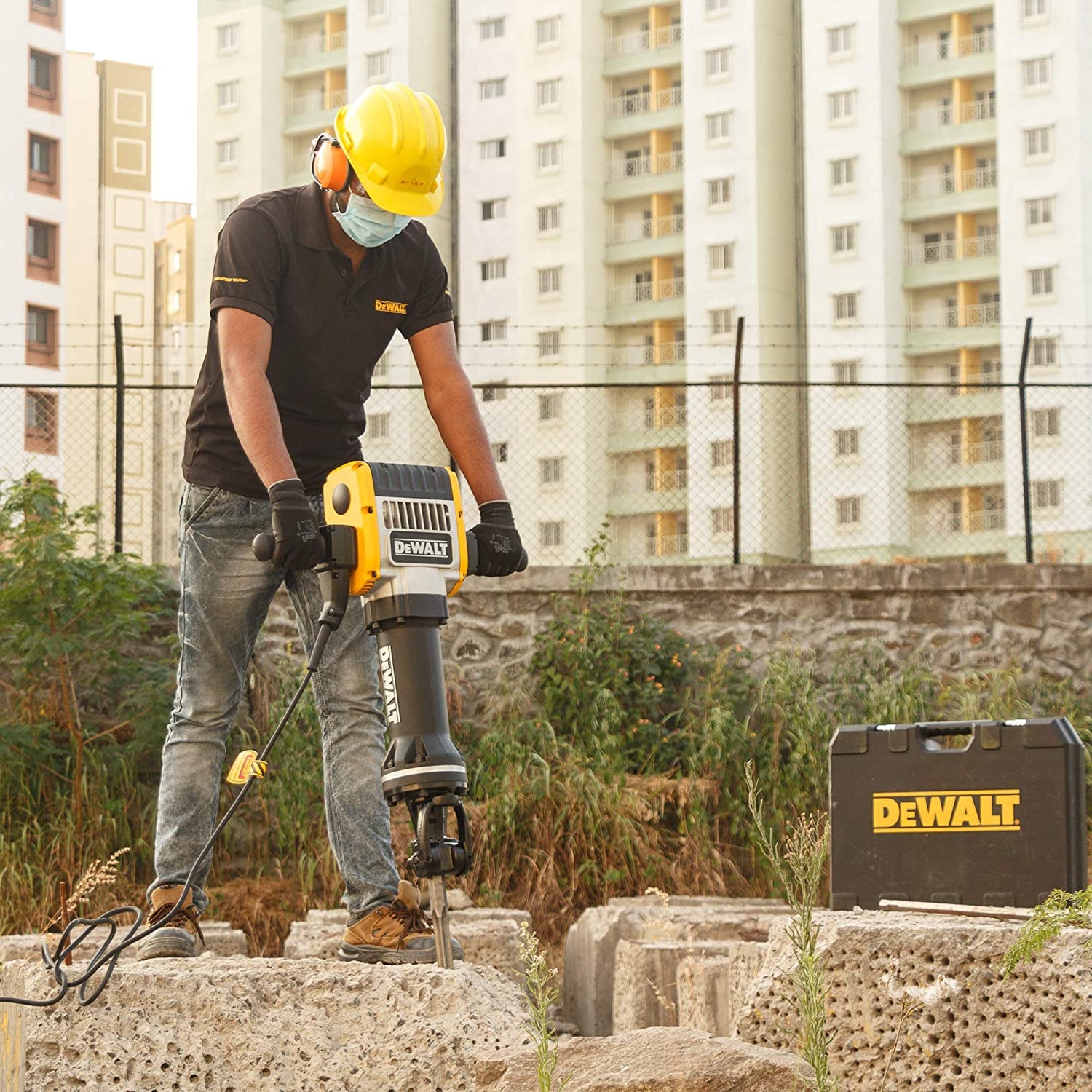 Dewalt D25981K-QS - Demolitore Exa 28mm 31Kg 62J 2100W con AVC