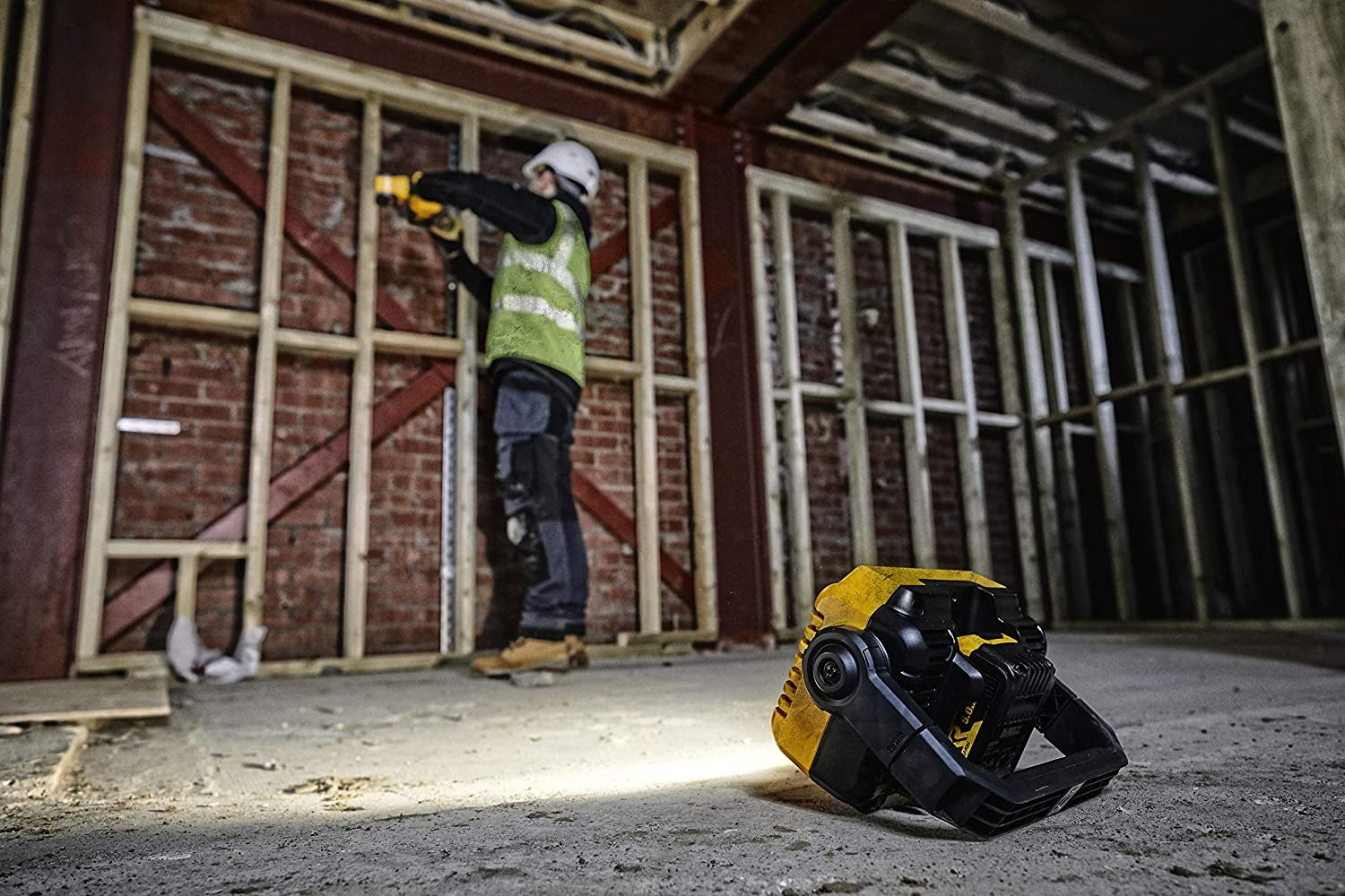 Dewalt DCL077 - Luce led da cantiere a batteria, solo corpo
