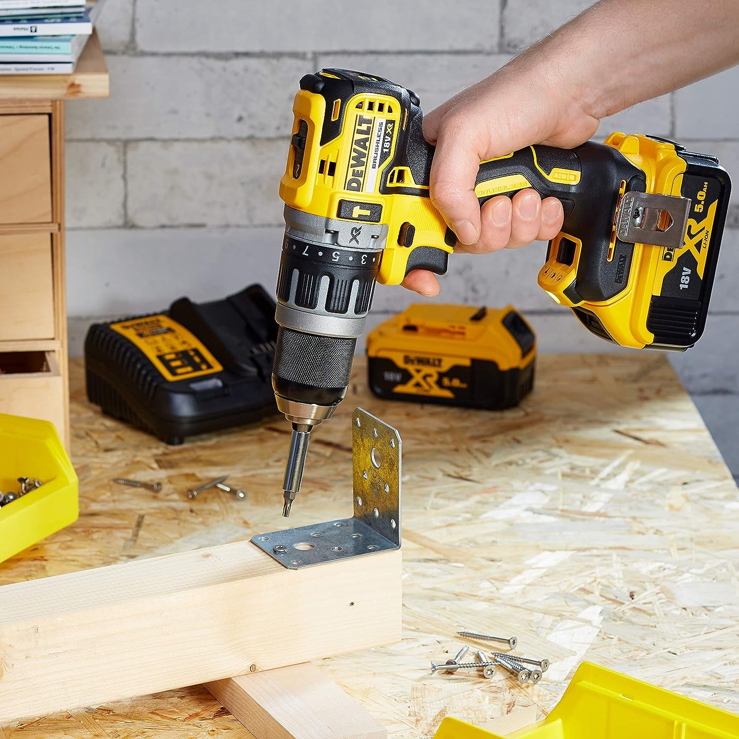 Dewalt DCK2080P2T - Kit utensili a batteria 18V - DCD796 + DCG405 - 2 x 5Ah