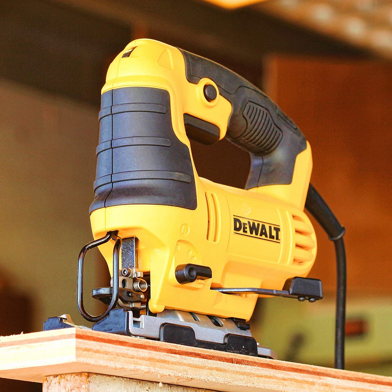Dewalt DWE349 - Seghetto alternativo - 550 W - Taglio max legno 85 mm