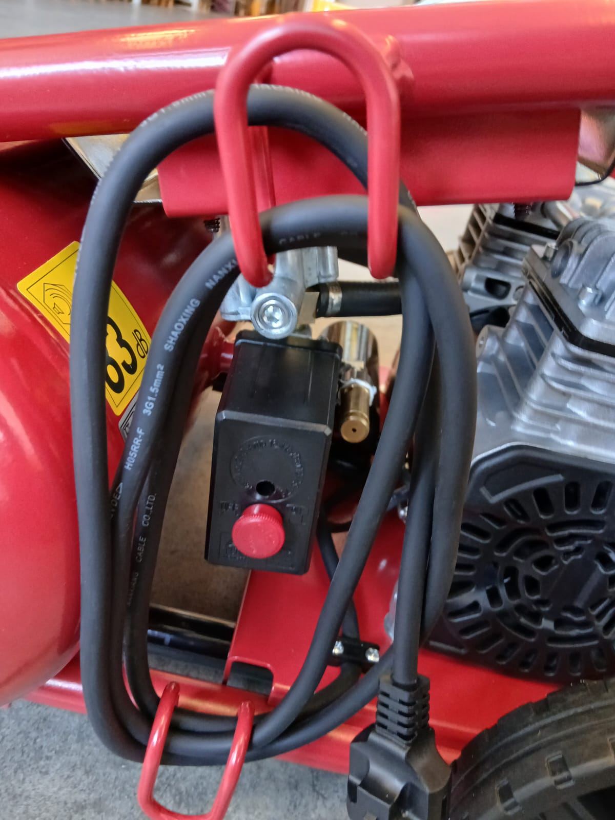 Fini Siltek pro 12 Compressore trolley senza olio silenzioso 63 dB , 12 bar , 220v , 15 litri ideale per professionisti