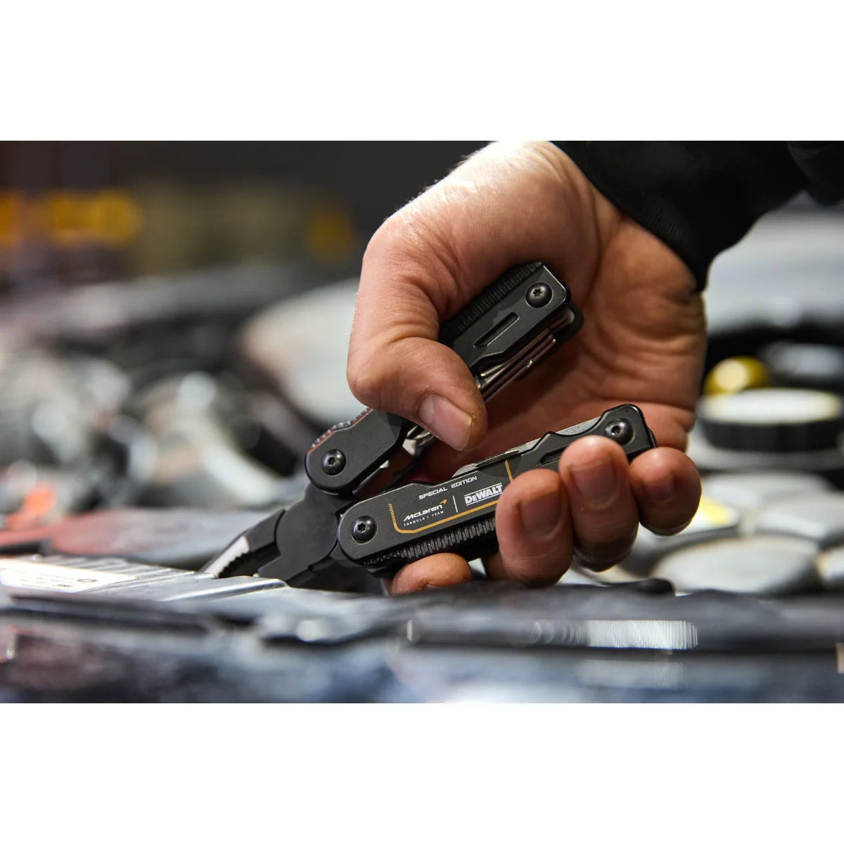 Dewalt DWHT71844-9 Multi Tool 16 in 1 McLaren F1 Team Special Edition