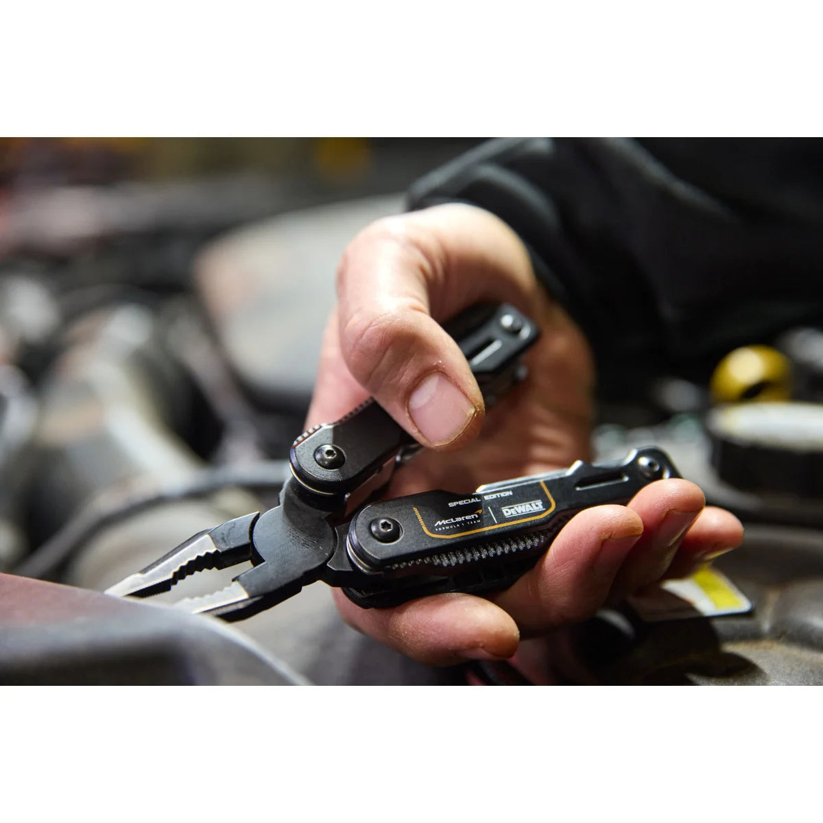 Dewalt DWHT71844-9 Multi Tool 16 in 1 McLaren F1 Team Special Edition