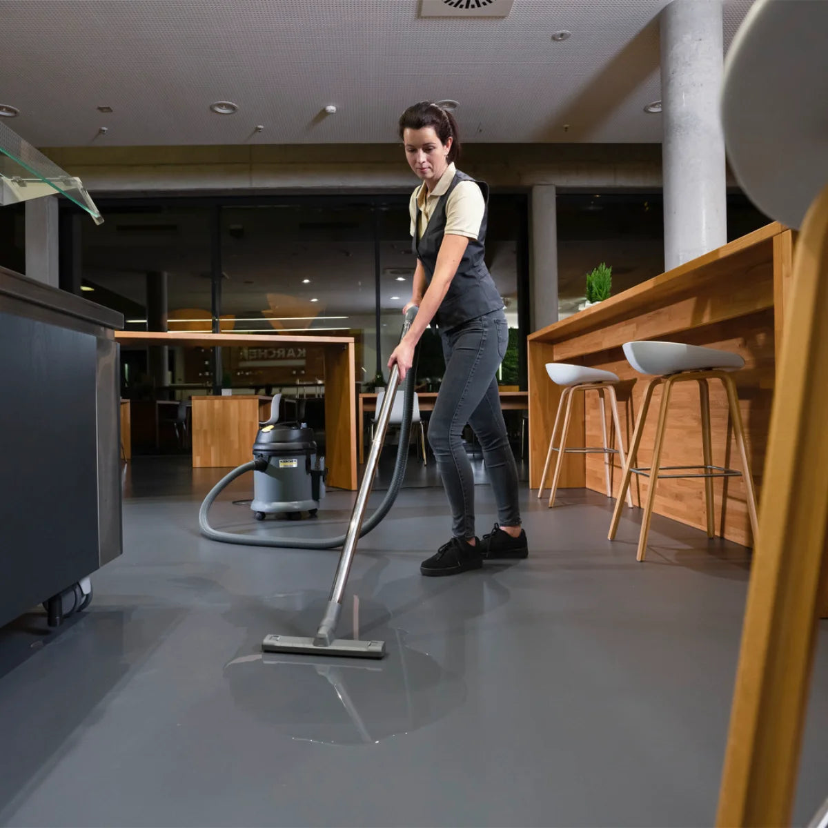 Karcher NT 27/1 - Aspiratore solidi e liquidi 27L professionale