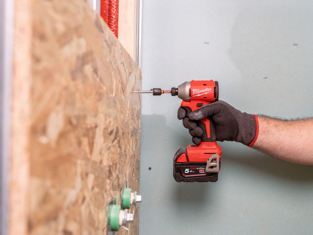 Milwaukee Kit elettroutensili M18 - Trapano, Smerigliatrice, Avvitatore a impulsi, 2 x 4Ah