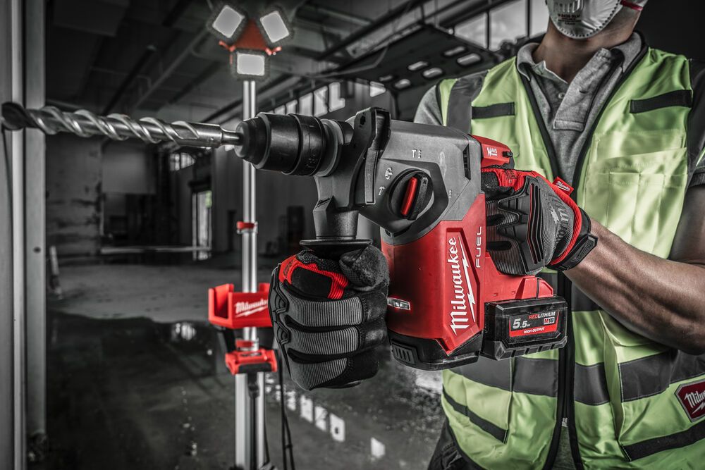 Milwaukee M18 FPP2ITB-553X - Kit utensili 18V - Trapano M18 FP3 + Tassellatore M18 FHX - 2 x 5,5Ah + 1 x 5Ah