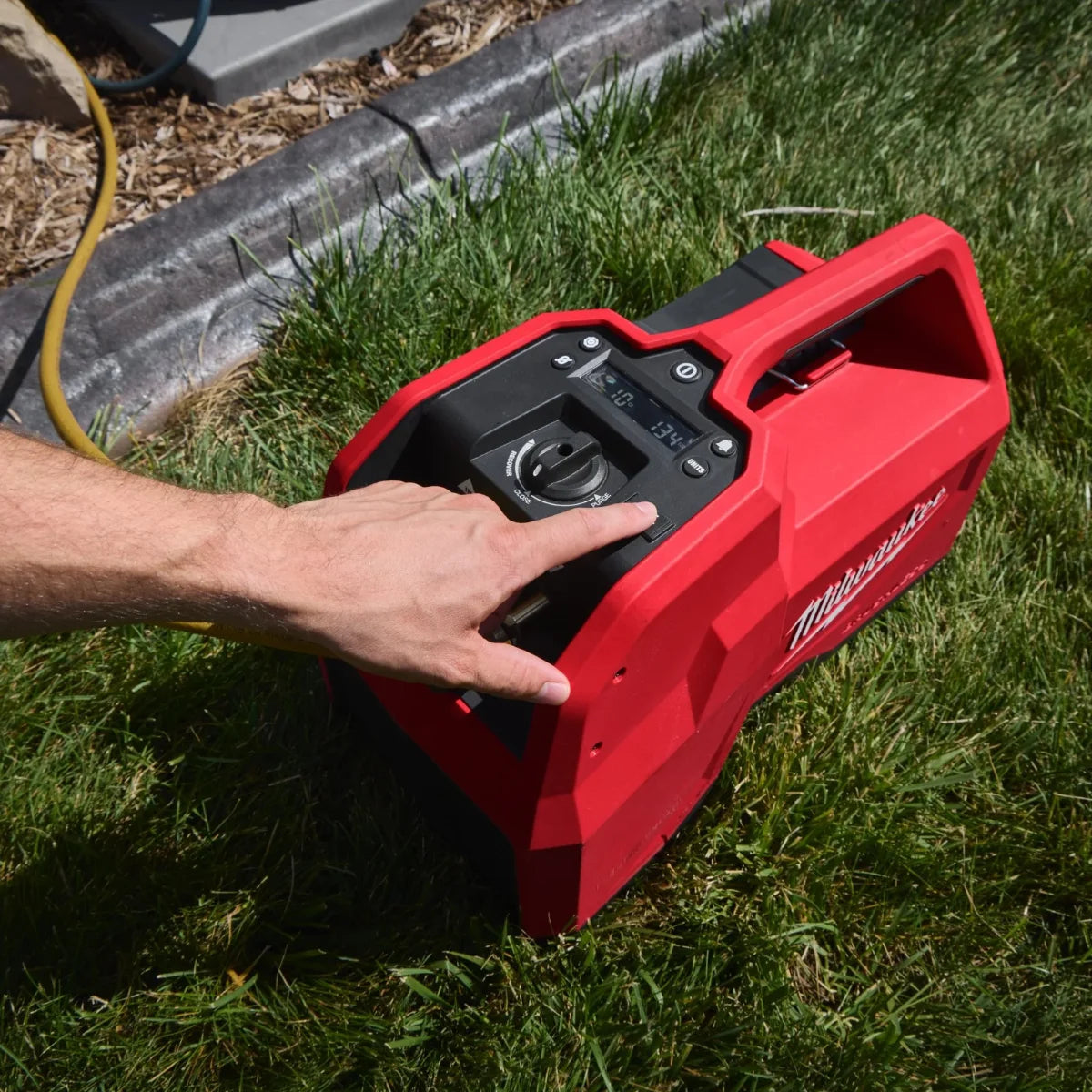 Milwaukee M18 BLRP-121 - Pompa di recupero refrigerante 18V - 1 x 12Ah