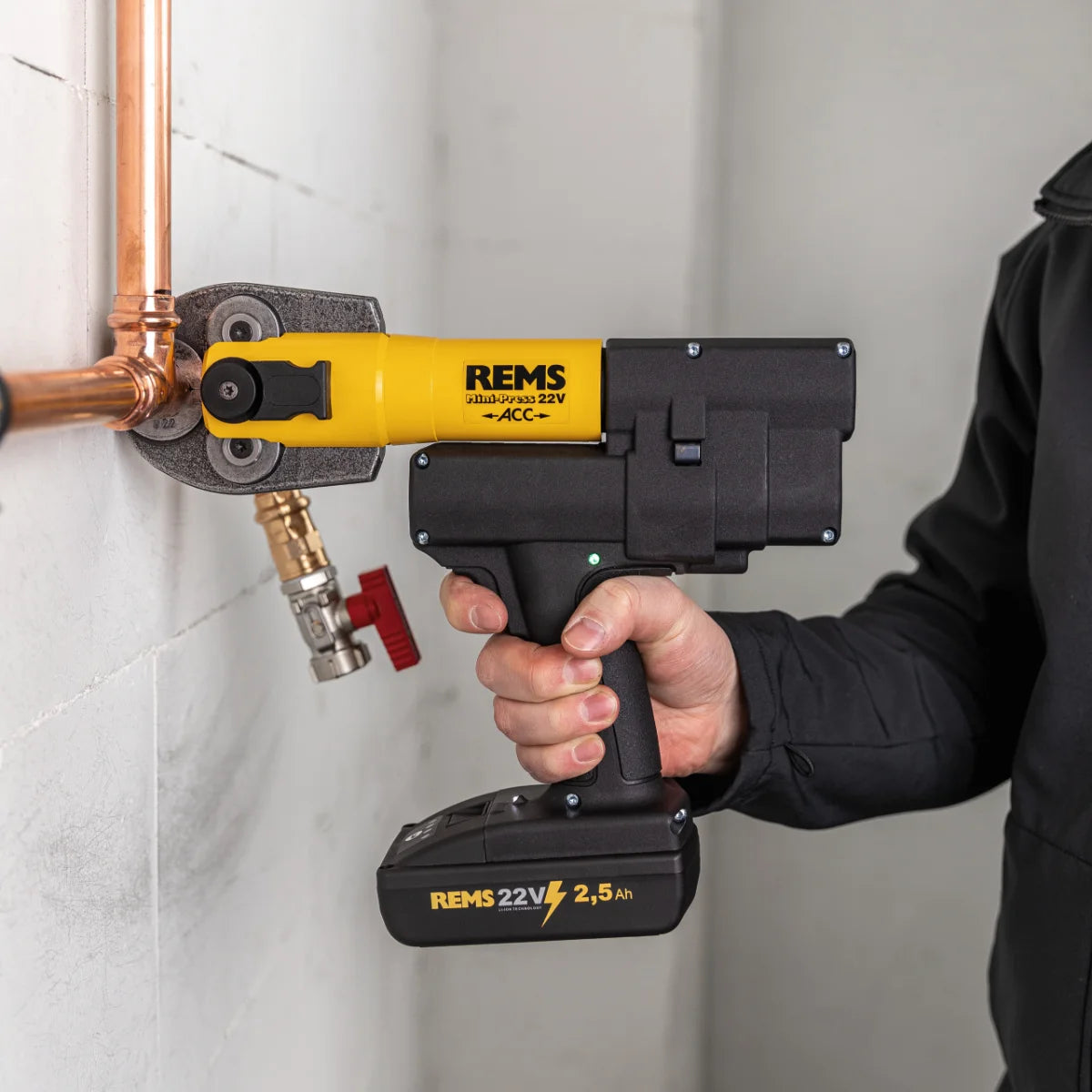 Rems Mini-Press 22V ACC Pressatrice idraulica a batteria 22kN per tubi fino a 40 mm