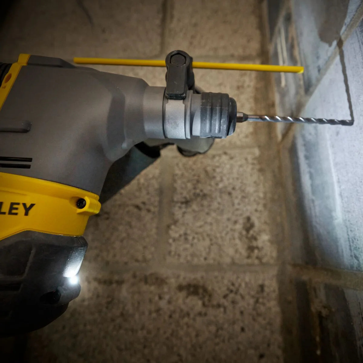 STANLEY SFMCH910M2T-IT Martello SDS-Plus compatto V20 -18V - 2.5J 2x4Ah