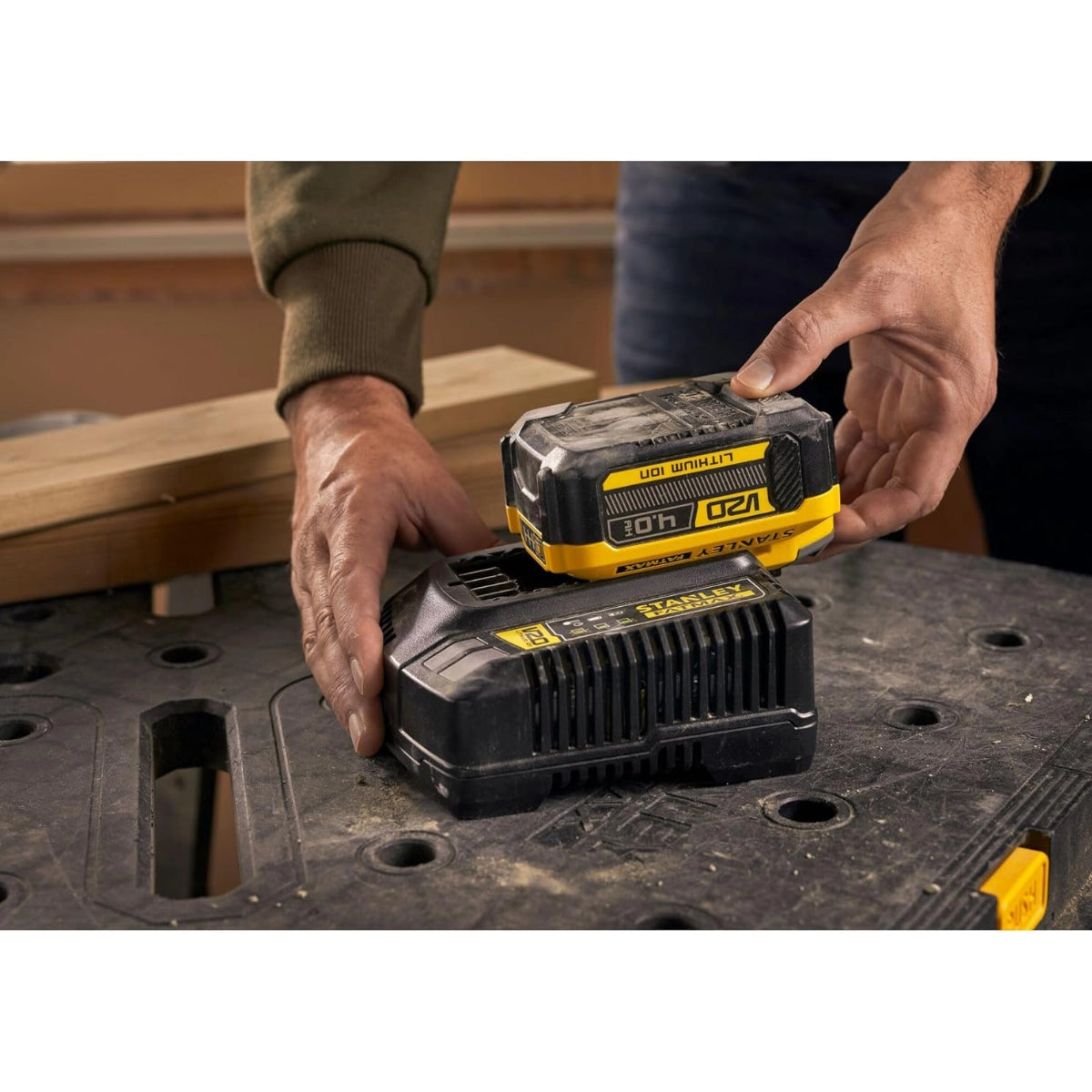 STANLEY SFMCB14M1-QW - Set caricabatterie con batteria 18V