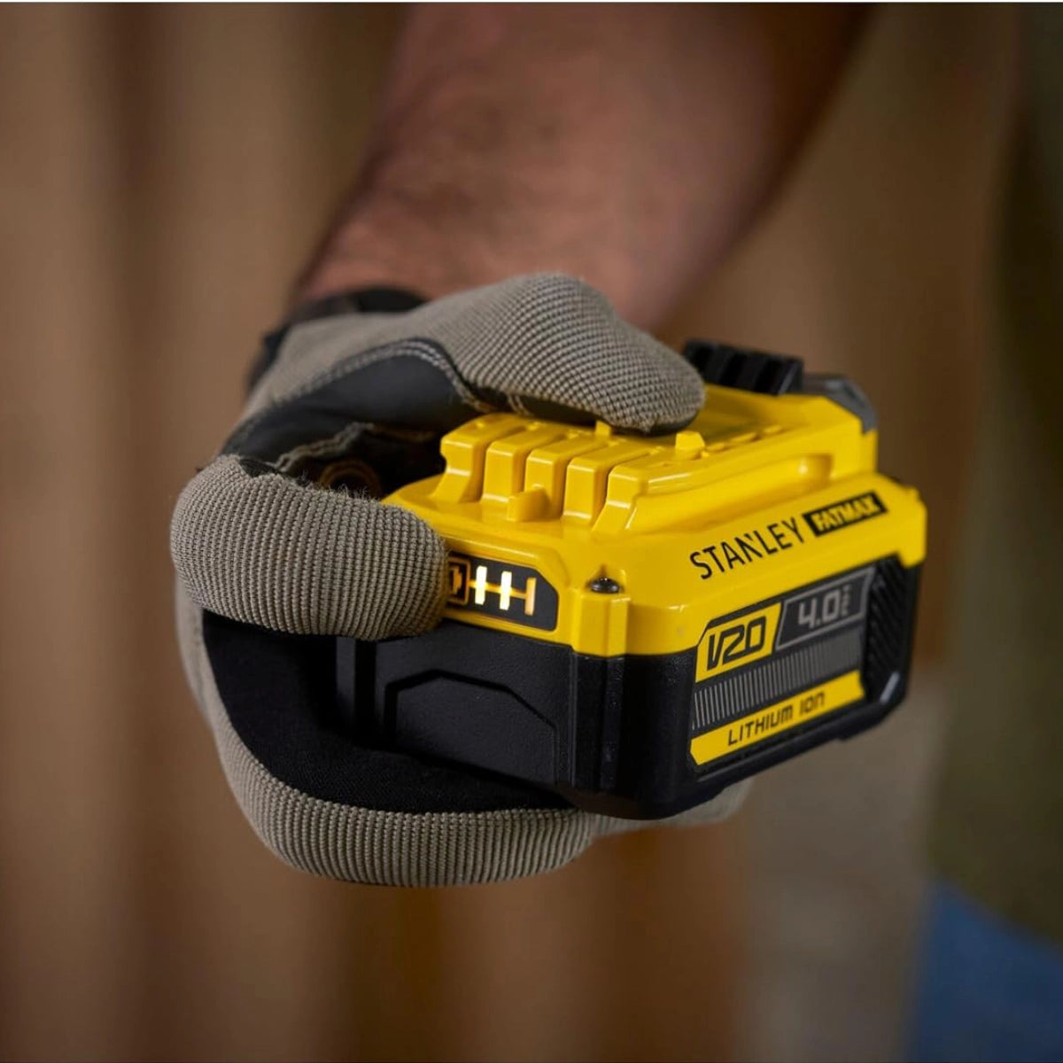 STANLEY SFMCB14M1-QW - Set caricabatterie con batteria 18V