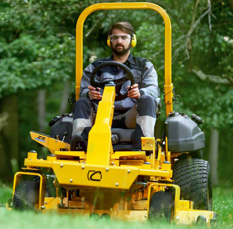 Cub Cadet Z5 152 Rasaerba zero turn volante, raggio zero per pendenze 46% (25°) , taglio 152 cm , Kawasaki c.c. 852 Trasmissione Doppia Hydro