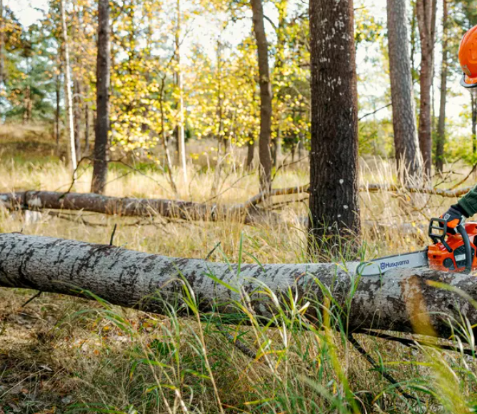 Husqvarna 435i Motosega a batteria 36V - barra 35,6 cm - 1.8Kw - senza batteria e caricabatterie