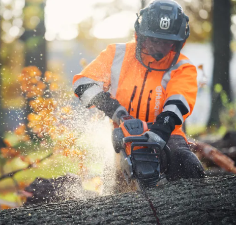 Husqvarna 550i XP Motosega a batteria 36V - barra 45,7 cm - Max 3,2Kw - senza batteria e caricabatterie