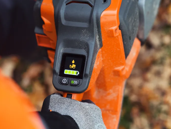 Husqvarna 550i XP Motosega a batteria 36V - barra 45,7 cm - Max 3,2Kw - senza batteria e caricabatterie