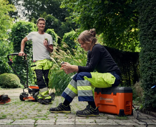 Husqvarna 40-C1000X4 Caricabatterie Multi Charger ad alta potenza per 4 batterie insieme Husqvarna BLi-X da 36 V da 600W a 1000W senza batterie incluse