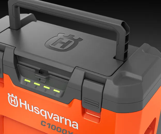 Husqvarna 40-C1000X4 Caricabatterie Multi Charger ad alta potenza per 4 batterie insieme Husqvarna BLi-X da 36 V da 600W a 1000W senza batterie incluse
