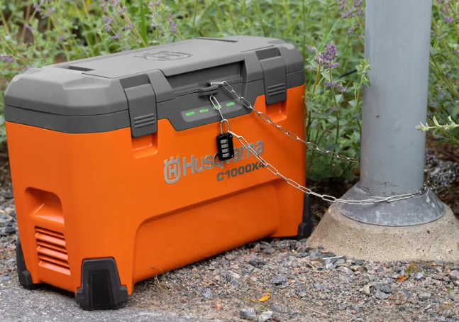 Husqvarna 40-C1000X4 Caricabatterie Multi Charger ad alta potenza per 4 batterie insieme Husqvarna BLi-X da 36 V da 600W a 1000W senza batterie incluse