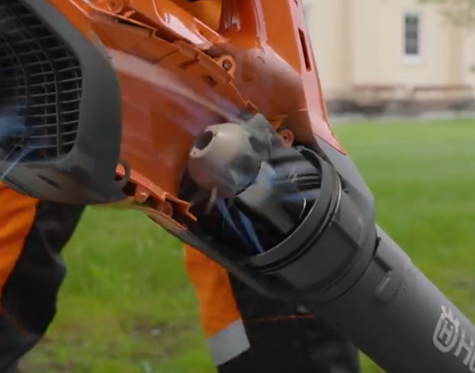 Husqvarna 530iB Soffiatore a batteria 36V Potenza max soffiaggio 18N , solo corpo