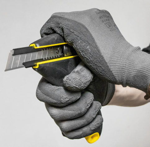 TAJIMA TDC690 con impugnatura a due mani a pistola Cutter Strongrip-j , Lama 22x0,65 mm