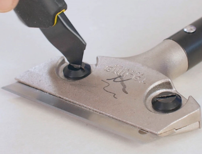 Tajima TSCL300 Raschiatore con lame da cutter e asta in alluminio rinforzato 30 CM