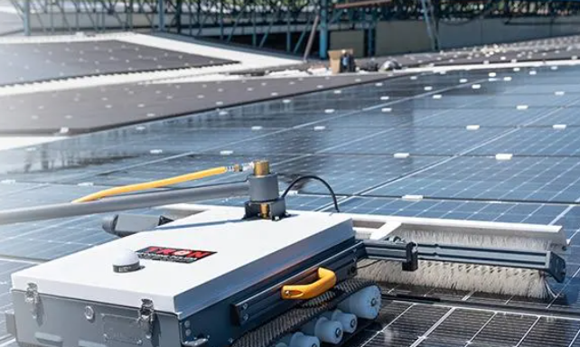 JET PHOTOS R1 S Robot per Pulizia Pannelli Fotovoltaici a batteria motore Brushless con radiocomando senza interferenze