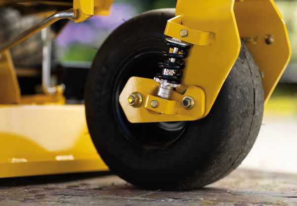 Cub Cadet XZ7 L152i - ULTIMA Rasaerba zero turn a leve , raggio zero per pendenze 46% (25°) , taglio 152 cm , c.c. 747 Trasmissione Doppia Hydro