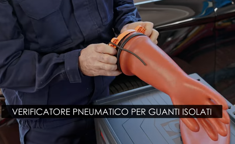 Beta 2400 RSC246-VEM Cassettiera con 81 utensili per la manutenzione dei veicoli ibridi ed elettrici , per elettricisti e elettrotecnici di alto livello