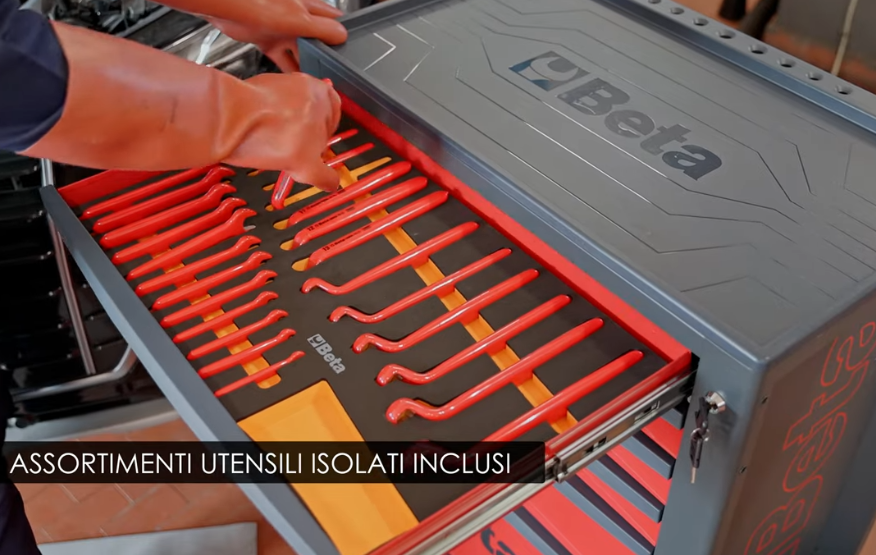 Beta 2400 RSC246-VEM Cassettiera con 81 utensili per la manutenzione dei veicoli ibridi ed elettrici , per elettricisti e elettrotecnici di alto livello