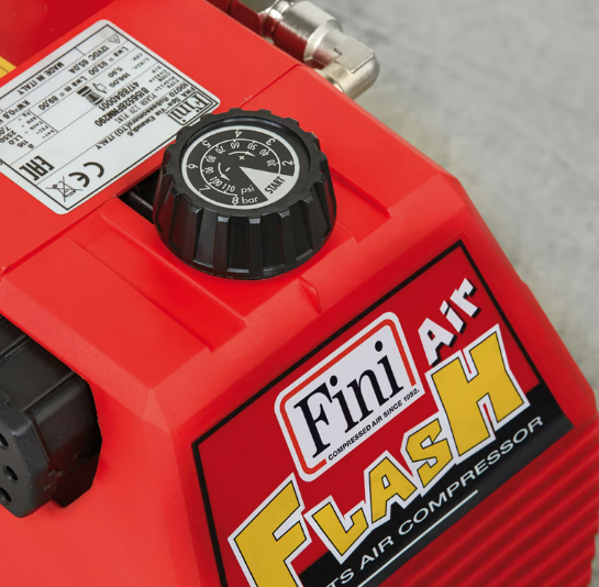 Fini Flash 12 Compressore 12 volt per collegamento a batteria automobile , senza olio , 8 Bar , 0,75 Hp