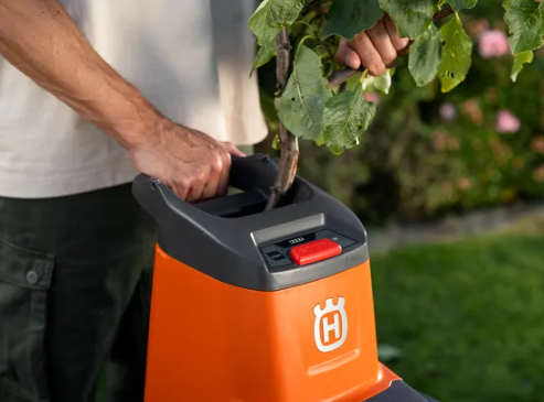 Husqvarna GS 340is Biotrituratore a batteria 36V , rami fino a 40 mm potenza 1400W , 45 litri , solo corpo