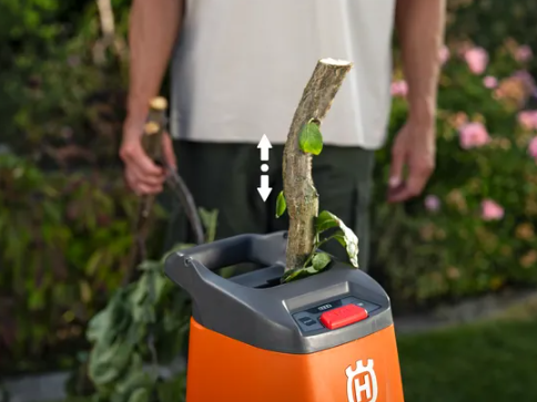 Husqvarna GS 340is Biotrituratore a batteria 36V , rami fino a 40 mm potenza 1400W , 45 litri , solo corpo