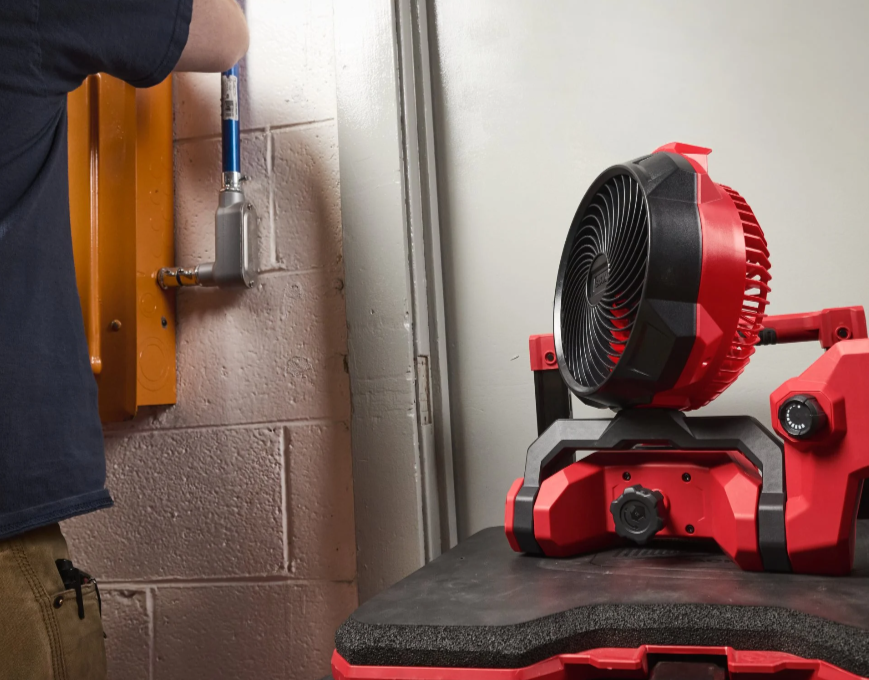 Milwaukee M18 LAF-0 Ventilatore a batteria con morsa da fissare ovunque , solo corpo