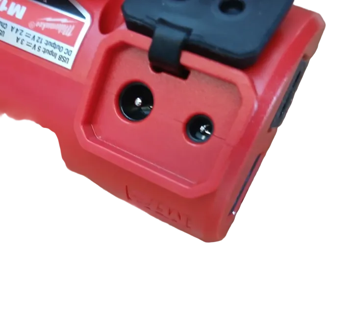 Milwaukee M12 TC2-0 Caricabatterie da viaggio M12