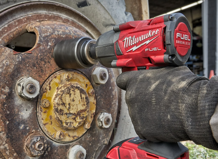 Milwaukee M18 FMTIW2P12-502X Avvitatore ad impulsi 1/2" a media coppia con fermo dei perni max 881 Nm