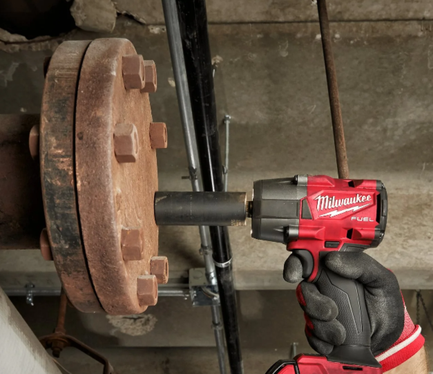 Milwaukee M18 FMTIW2P12-502X Avvitatore ad impulsi 1/2" a media coppia con fermo dei perni max 881 Nm