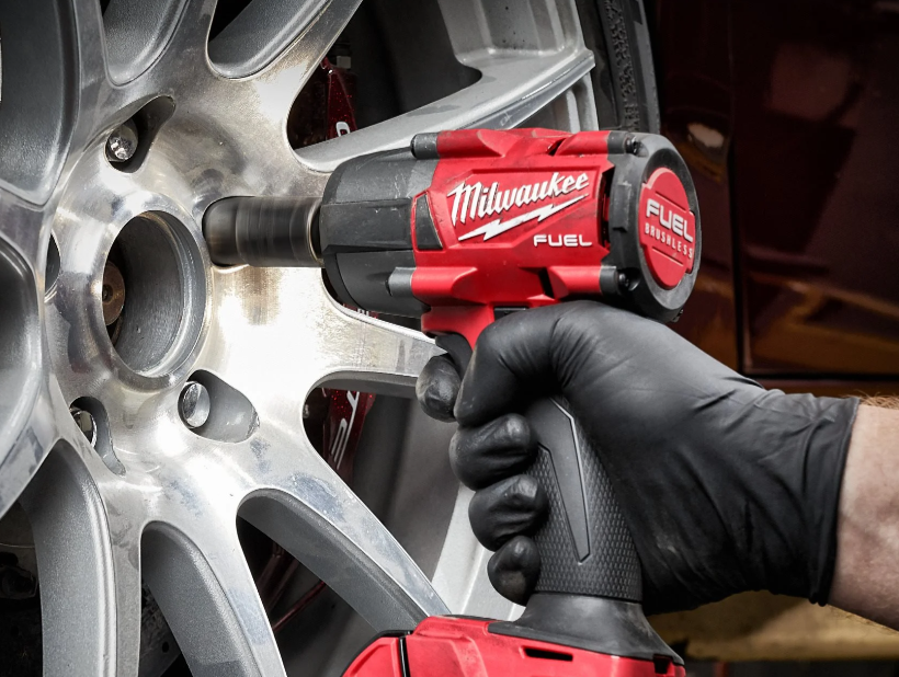 Milwaukee M18 FMTIW2P12-502X Avvitatore ad impulsi 1/2" a media coppia con fermo dei perni max 881 Nm