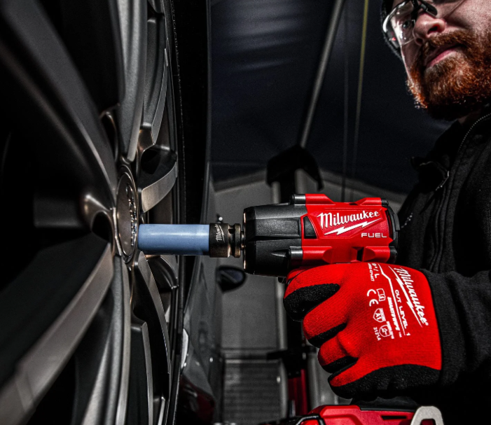 Milwaukee M18 FMTIW2P12-502X Avvitatore ad impulsi 1/2" a media coppia con fermo dei perni max 881 Nm