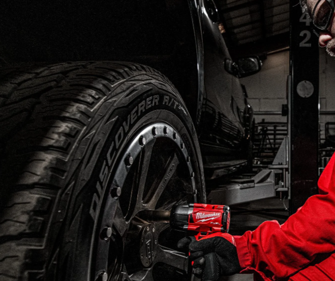 Milwaukee M18 FMTIW2P12-502X Avvitatore ad impulsi 1/2" a media coppia con fermo dei perni max 881 Nm