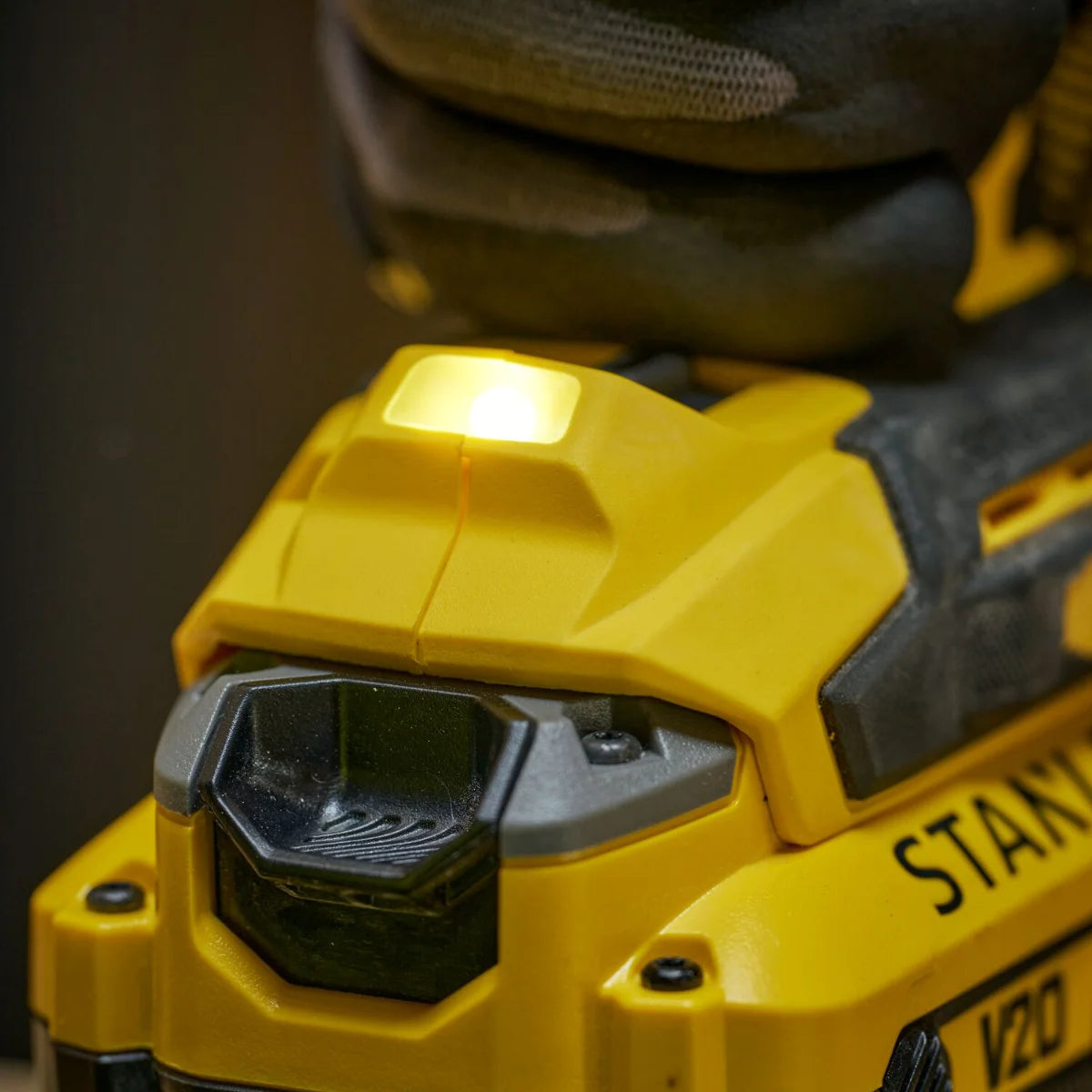 Stanley SFMCF921B-XJ - Avvitatore ad impulsi V20 Li-Ion Solo corpo 18V - 732 Nm